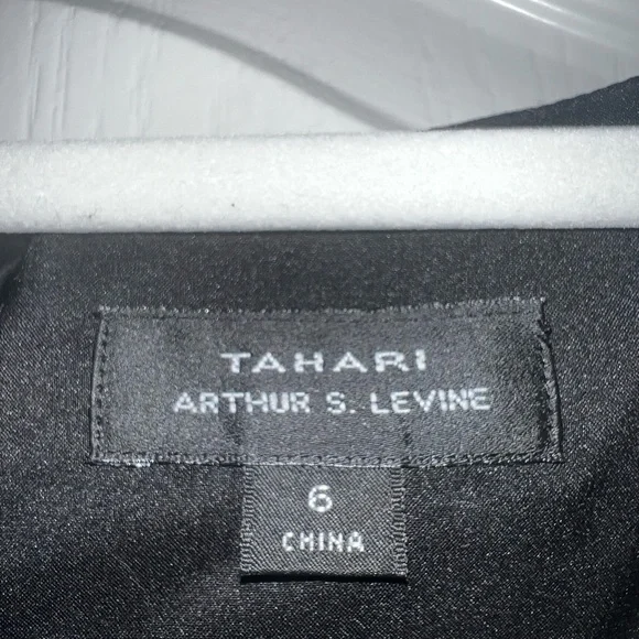 Tahari Dress Size 6 Sheath Animal Print Pleated Neck Stretch Cap Sleeve Career - Picture 3 of 4